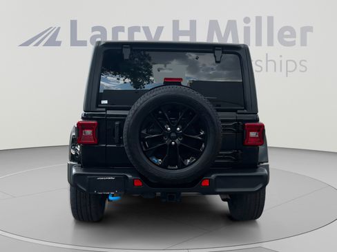 Used 2023 Jeep Wrangler Unlimited Sahara w/ Cold Weather Group AWD/4WD image 4