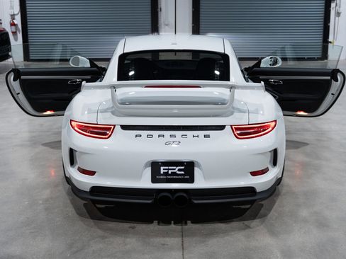 Used 2015 Porsche 911 GT3 RWD image 34