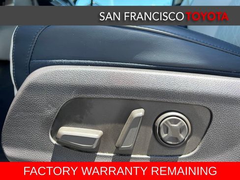 Used 2025 Kia Carnival EX FWD image 12