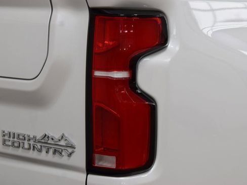 Used 2024 Chevrolet Silverado 2500 High Country w/ Technology Package image 22