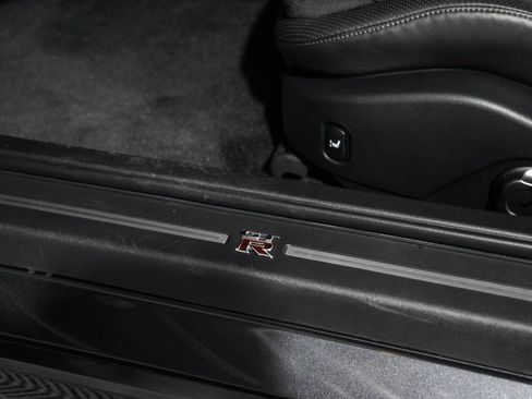 Used 2009 Nissan GT-R Premium image 36