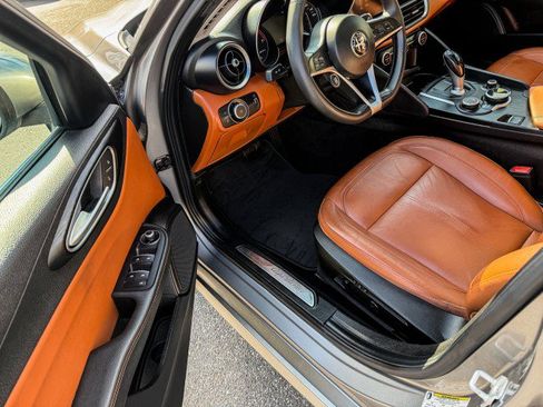 Used 2017 Alfa Romeo Giulia Sprint w/ Cold Weather Package image 11