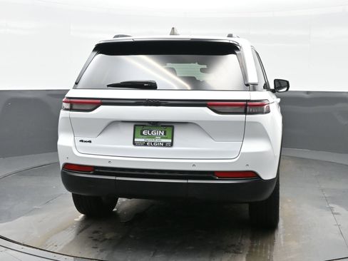 Used 2023 Jeep Grand Cherokee Altitude image 5