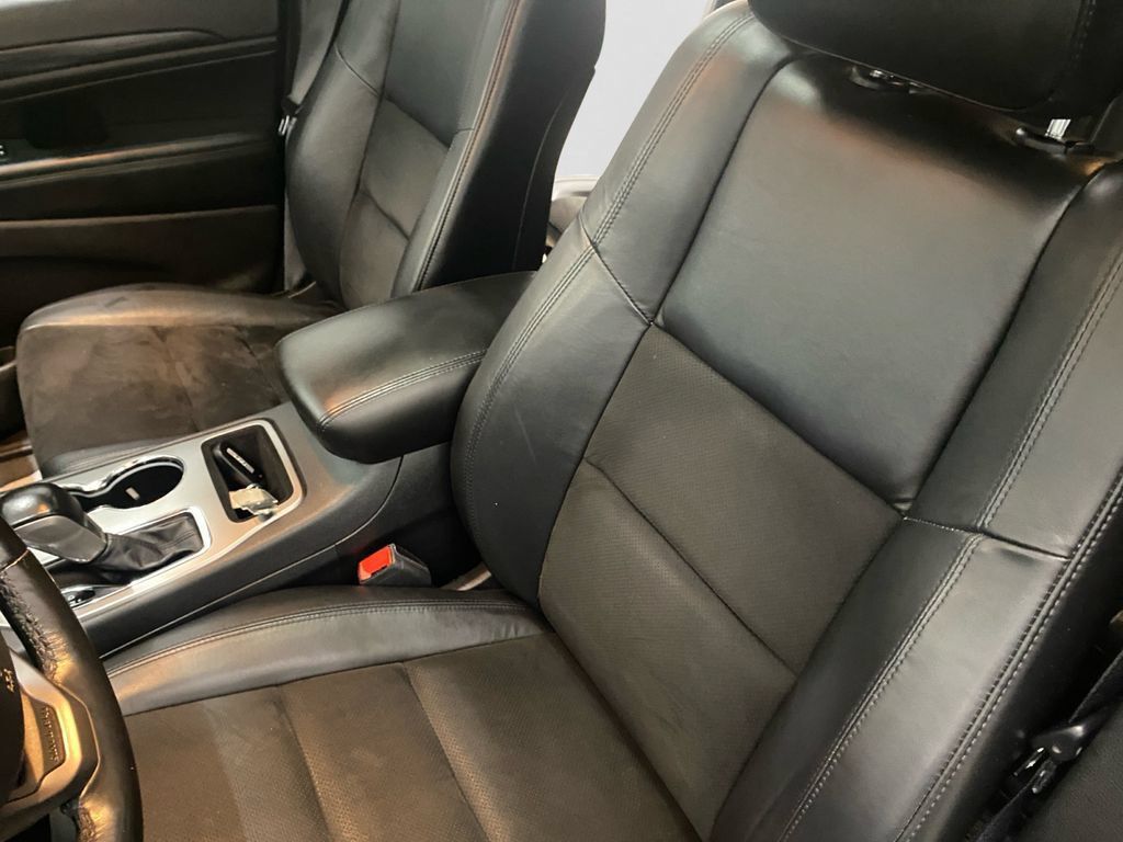 Used 2020 Jeep Grand Cherokee Altitude AWD/4WD image 33
