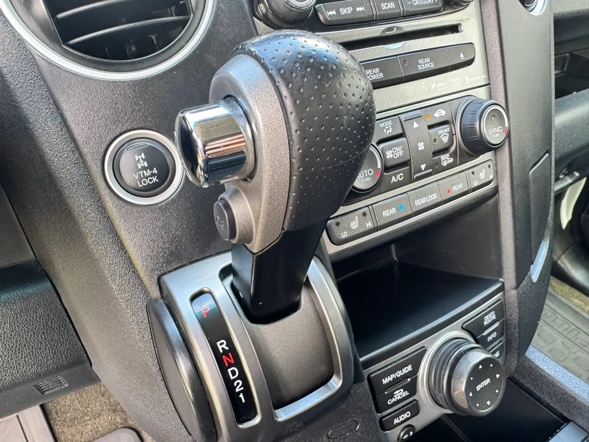 Used 2015 Honda Pilot Touring image 35
