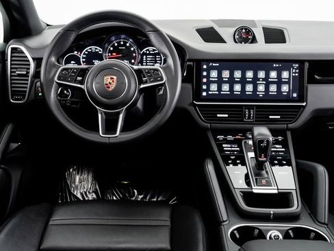 Used 2023 Porsche Cayenne image 17