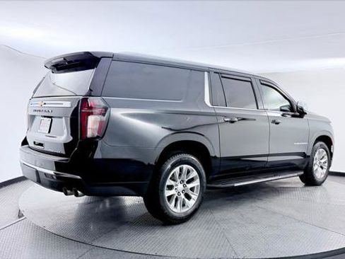 Used 2021 Chevrolet Suburban Premier w/ Premium Package AWD/4WD image 11