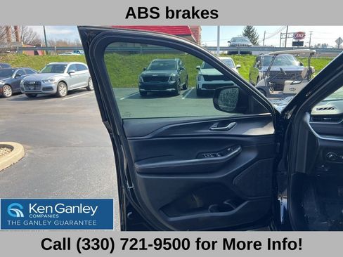 Used 2024 Jeep Grand Cherokee L Laredo AWD/4WD image 25