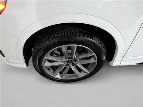 Used 2025 Audi Q3 2.0T Premium image 24