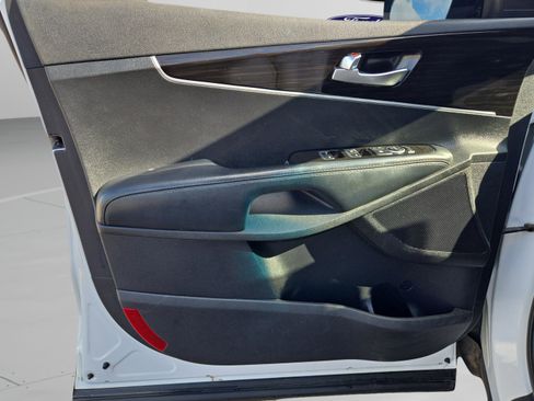 Used 2020 Kia Sorento L image 18