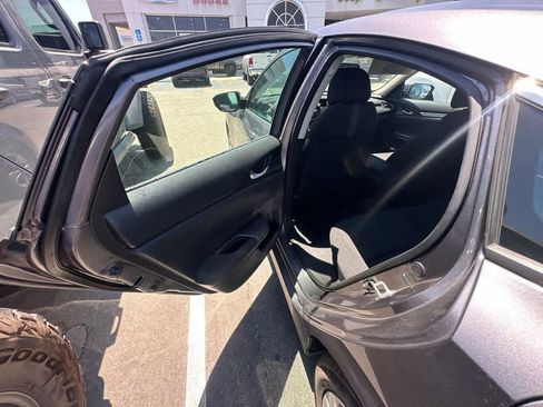 Used 2018 Honda Civic LX image 9