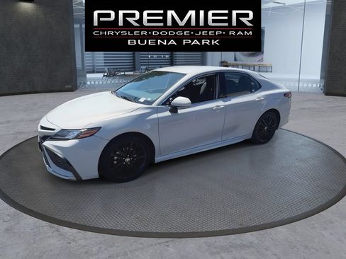 Used 2024 Toyota Camry XSE FWD image 4