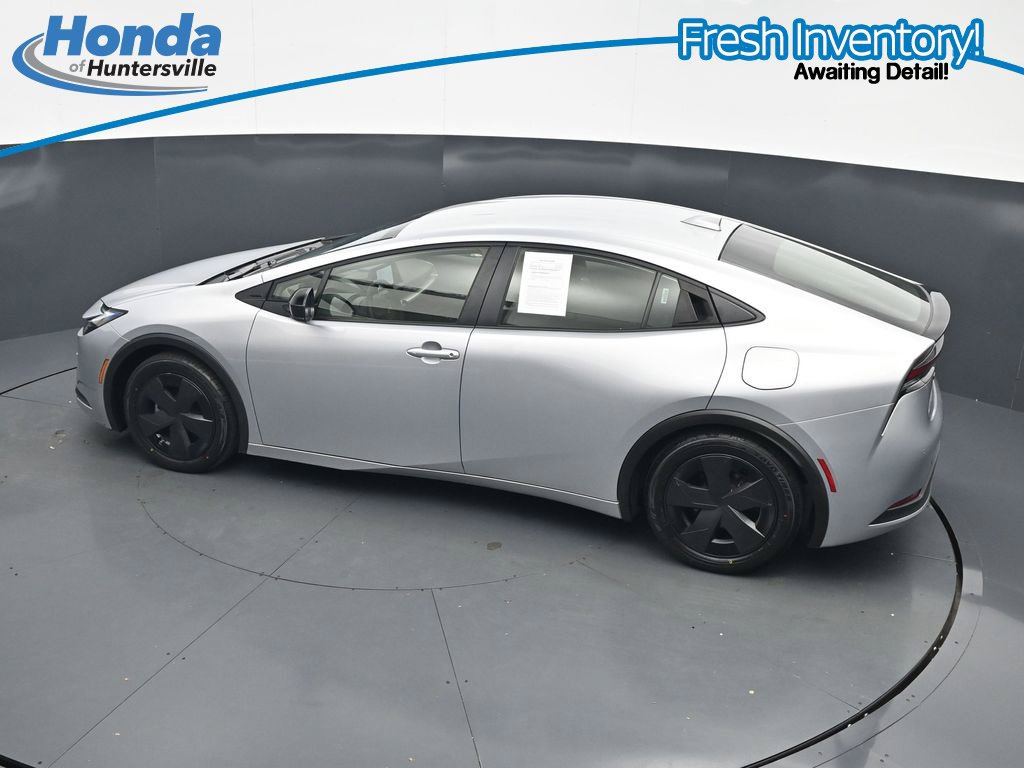 Used 2025 Toyota Prius LE FWD image 21