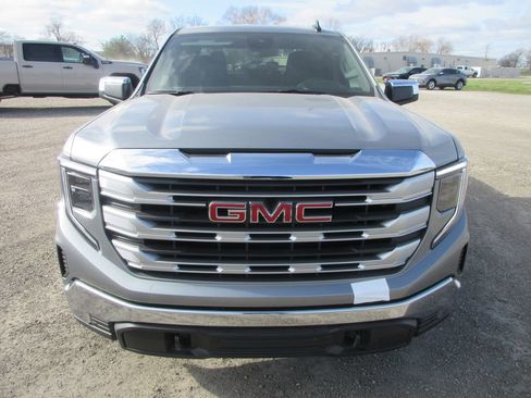 New 2026 GMC Sierra 1500 SLE image 11