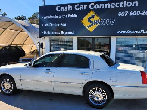 Used 2006 Lincoln Town Car Signature Limited image 8