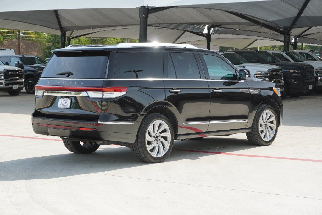 Used 2024 Lincoln Navigator Reserve AWD/4WD image 5