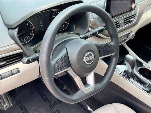 Used 2023 Nissan Altima 2.5 SV AWD/4WD image 11