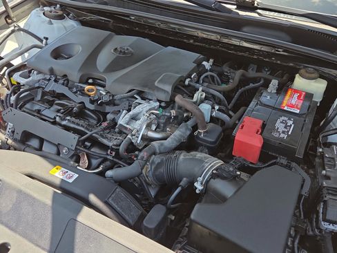 Used 2018 Toyota Camry XLE FWD image 20