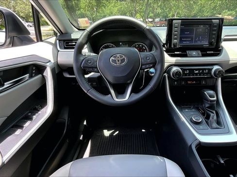 Used 2022 Toyota RAV4 XLE Premium AWD/4WD image 8