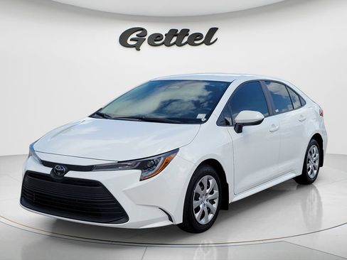 Certified 2025 Toyota Corolla LE FWD image 1