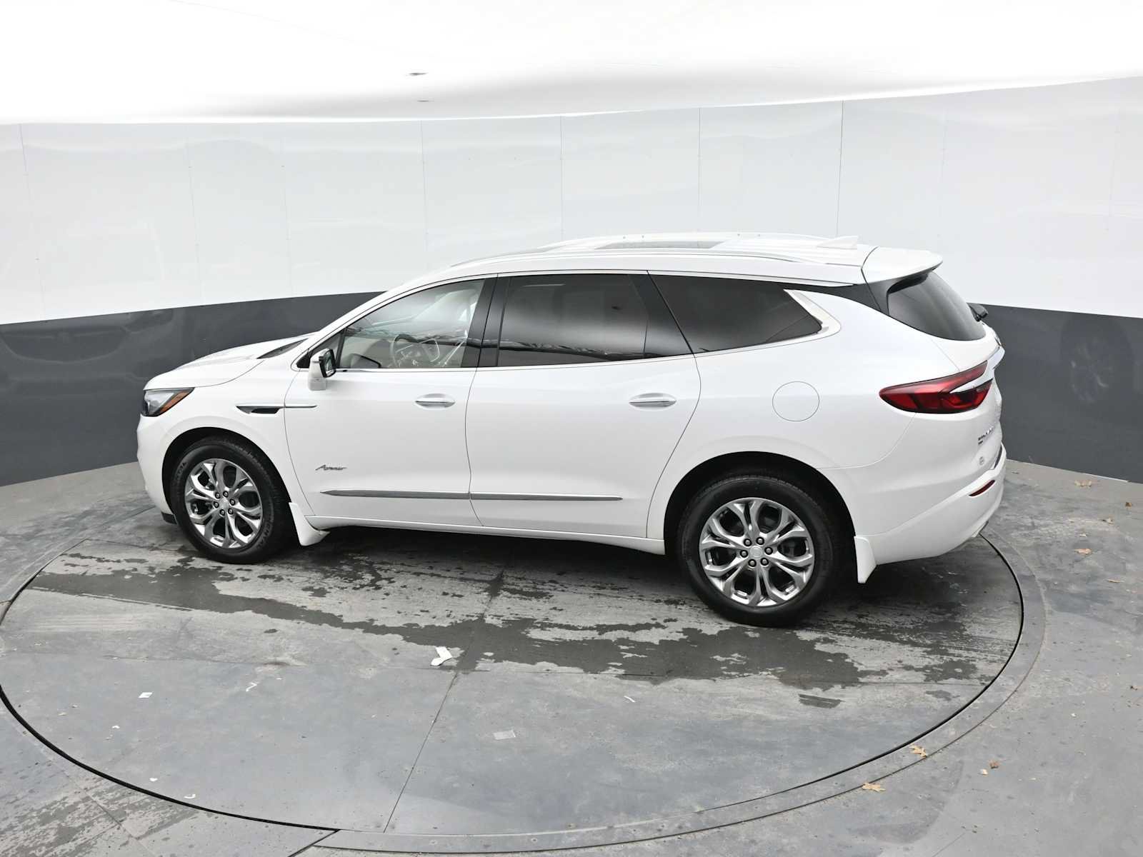 Used 2021 Buick Enclave Avenir w/ Avenir Technology Package AWD/4WD image 13