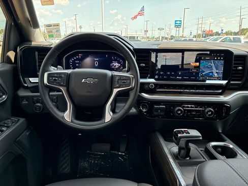 Used 2026 Chevrolet Silverado 1500 LT Trail Boss w/ LT Trail Boss Premium Package AWD/4WD image 16