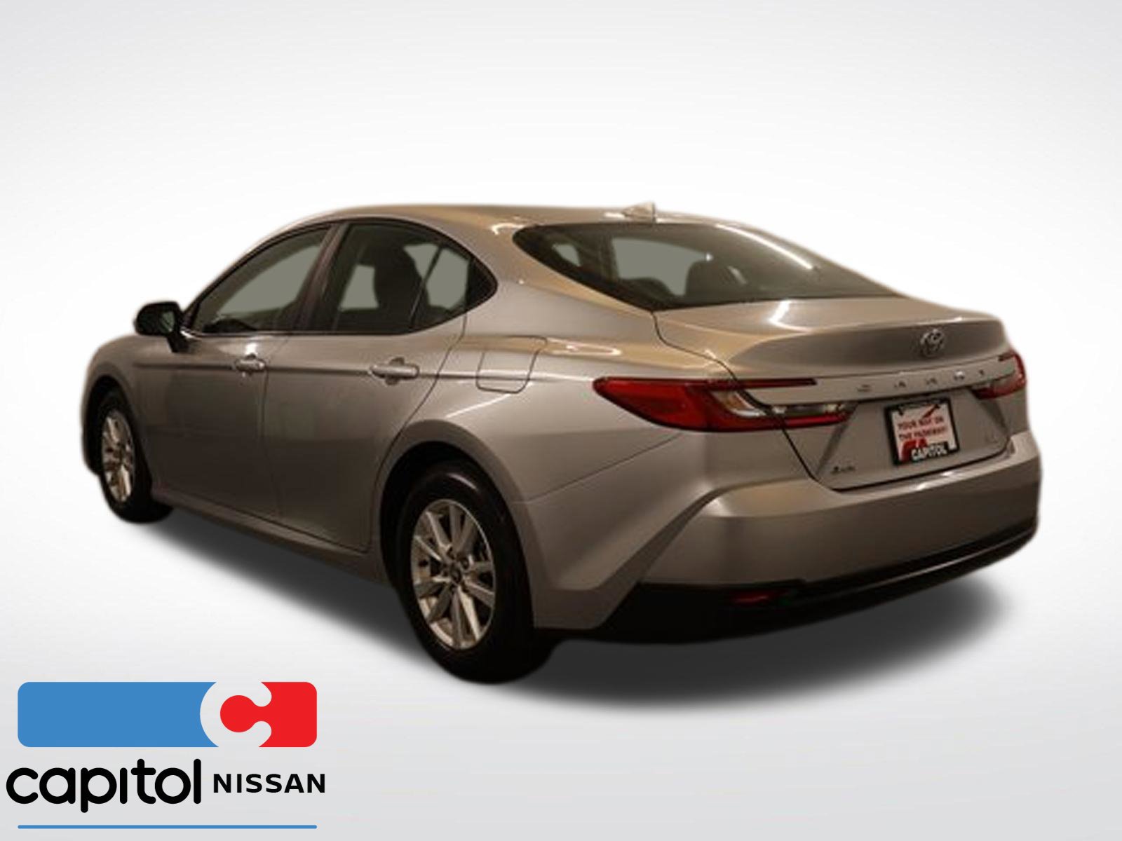 Used 2025 Toyota Camry LE FWD image 4
