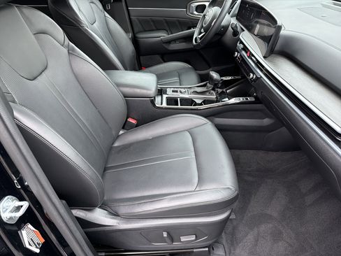 Used 2025 Kia Sorento SX image 13