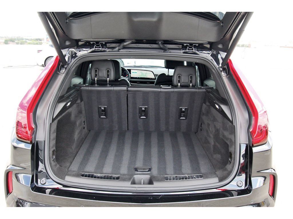 Used 2025 Cadillac XT4 Premium Luxury FWD image 30