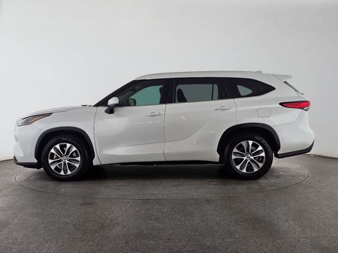 Used 2023 Toyota Highlander XLE FWD image 6