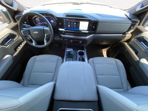 Used 2024 Chevrolet Silverado 1500 LT image 3