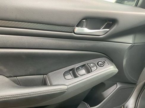 Used 2025 Nissan Altima 2.5 SV image 22