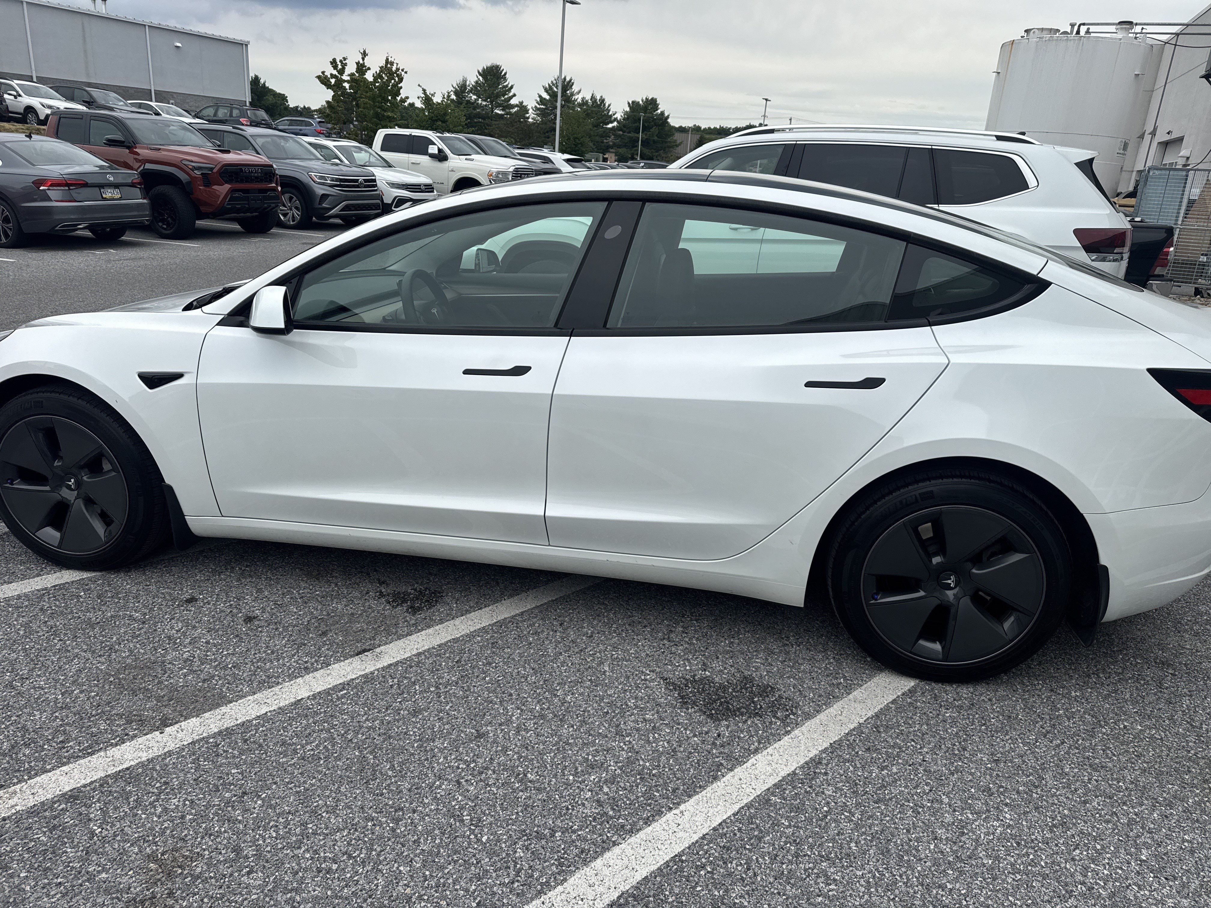 Used 2023 Tesla Model 3 Standard Range RWD image 4
