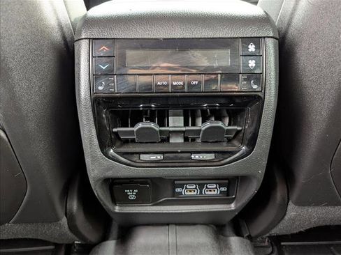 Used 2024 Jeep Grand Cherokee L Limited w/ Luxury Tech Group II image 18