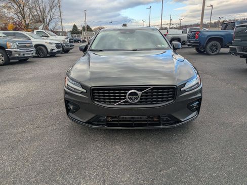 Used 2022 Volvo S60 B5 Inscription image 3