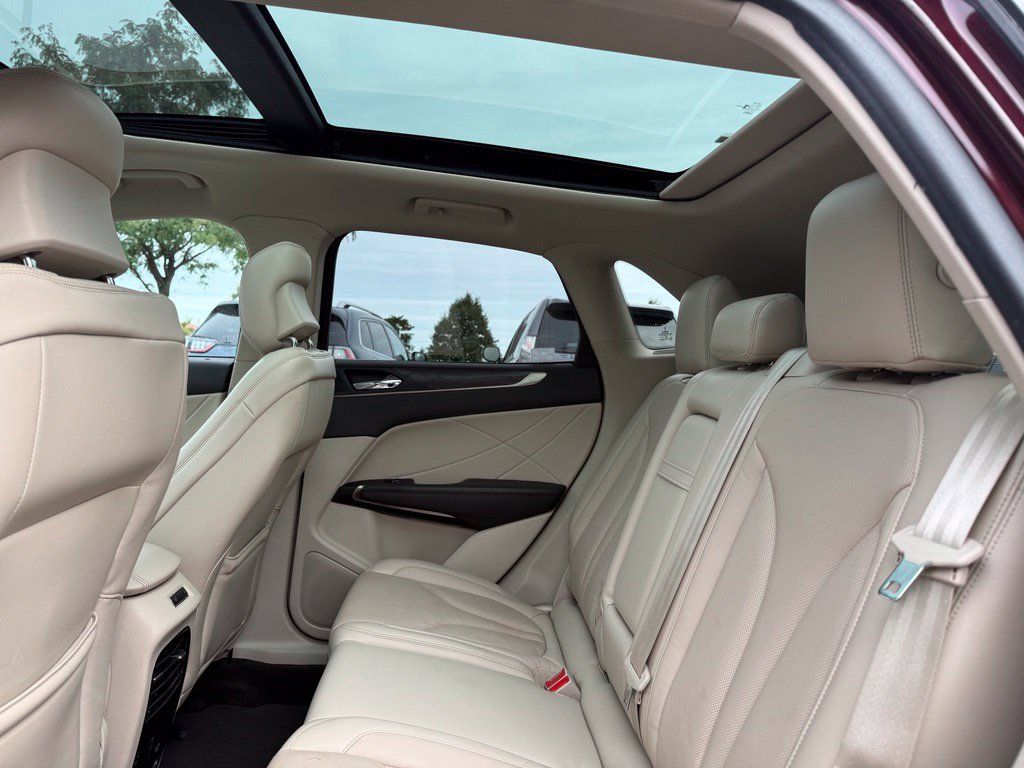 Used 2019 Lincoln MKC Reserve w/ MKC Climate Package AWD/4WD image 16