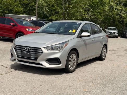 Used 2019 Hyundai Accent SE FWD image 3