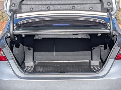 Used 2019 Toyota Camry SE image 19