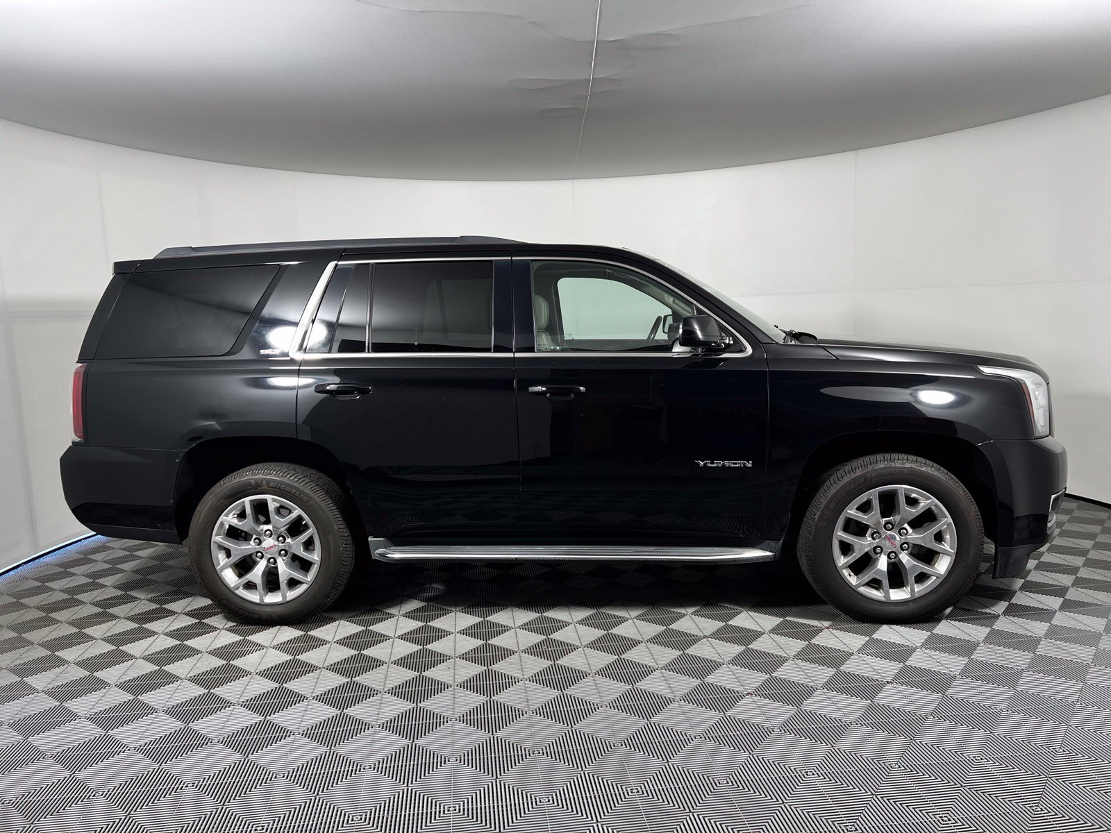 Used 2018 GMC Yukon SLT w/ Open Road Package AWD/4WD image 4