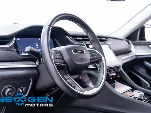 Used 2022 Jeep Grand Cherokee Limited image 22