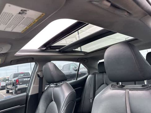 Used 2018 Toyota Camry XSE image 6