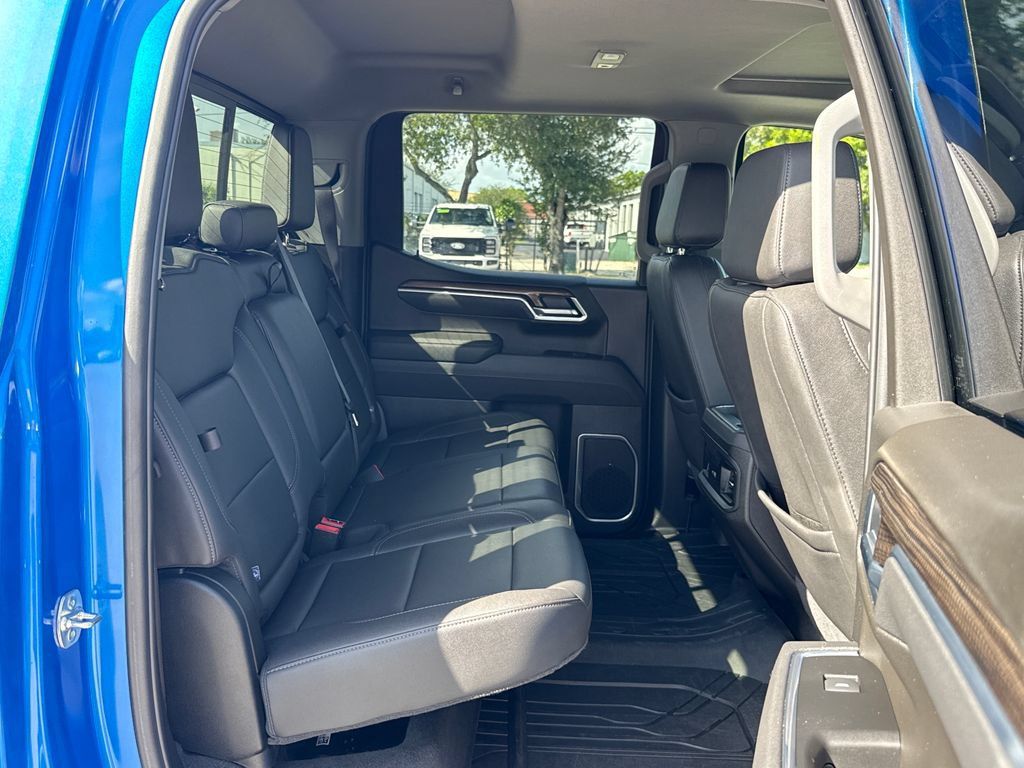 Used 2025 Chevrolet Silverado 1500 RST w/ Convenience Package II RWD image 28