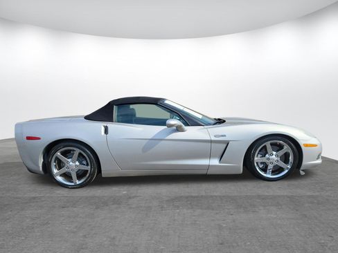 Used 2005 Chevrolet Corvette Convertible w/ Preferred Equipment Group image 2