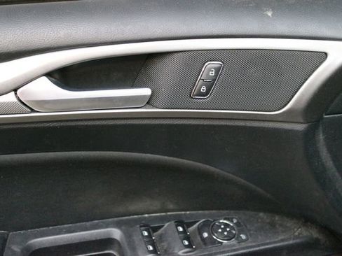 Used 2020 Ford Fusion SE FWD image 15