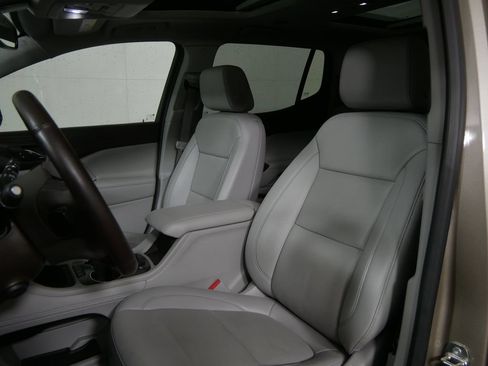 Used 2023 GMC Acadia SLT w/ Technology Package AWD/4WD image 13