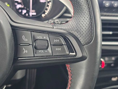 Used 2023 Alfa Romeo Stelvio Estrema AWD/4WD image 29