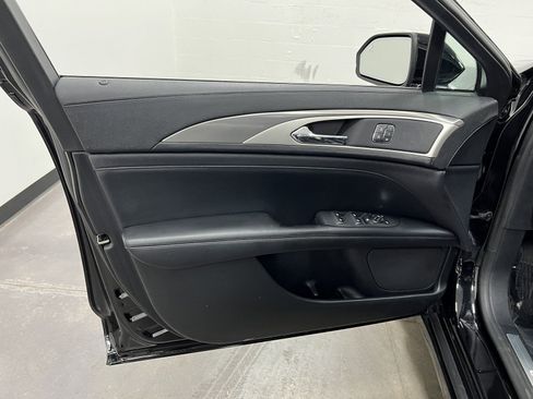 Used 2020 Lincoln MKZ image 23