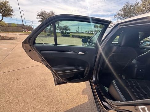Used 2018 Chrysler 300 S AWD/4WD image 21