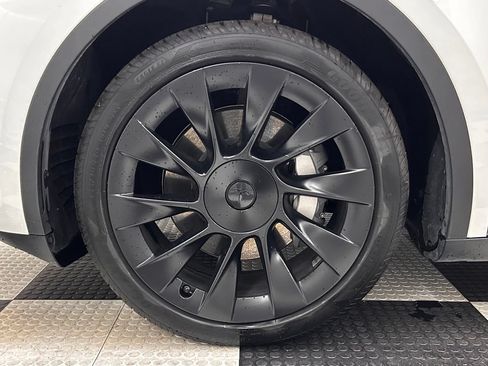 Used 2025 Tesla Model Y Long Range AWD/4WD image 8