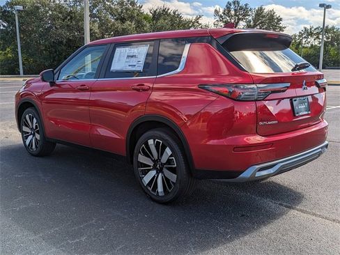 New 2025 Mitsubishi Outlander SE image 7
